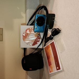 Samsung Camera with Carrying Case